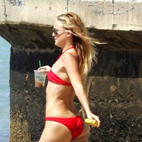::: MRSKIN :::Celebrity Kate Hudson paparazzi red bikini beach p